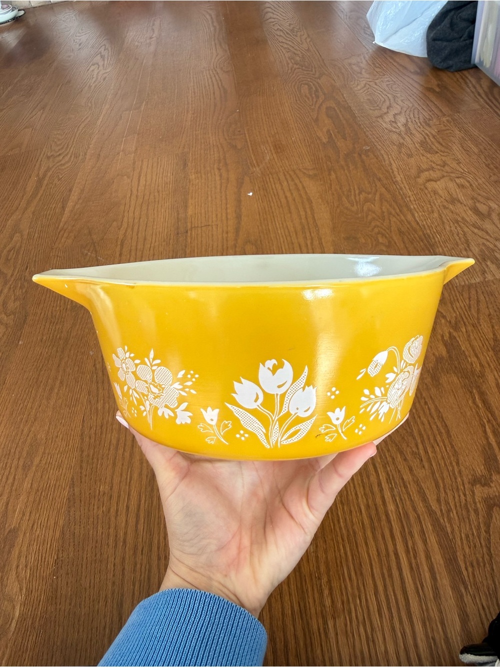 Pyrex vintage garden medley round casserole dish